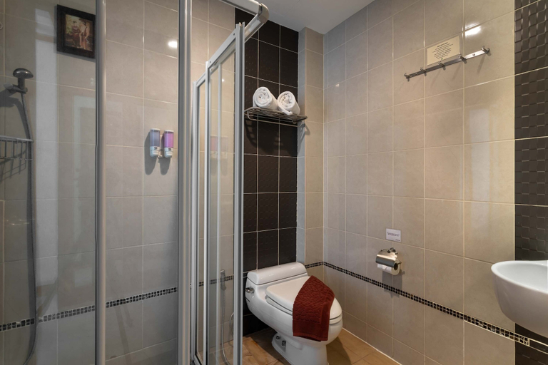 Bathroom 4, Lee Chiang Hotel, Muang Chiang Mai