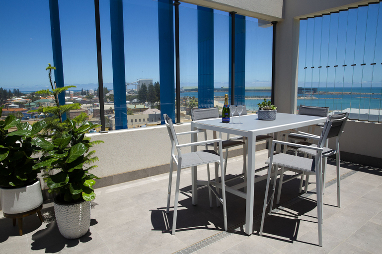 Exterior & Views 11