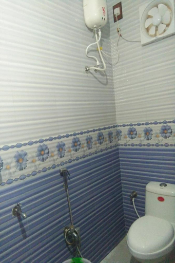 Bathroom 3, Parisha Residency - Temple Side Hotel, Cuddalore