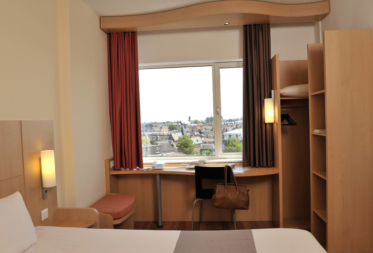 Bedroom 4, ibis Leiden Centre, Leiden