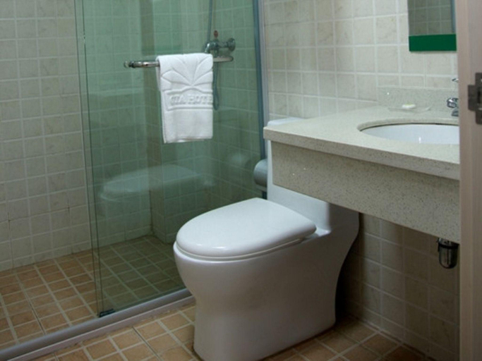 Bathroom 4, GreenTree Alliance Hotel Huaian Development Area Bus South Station, Huai'an