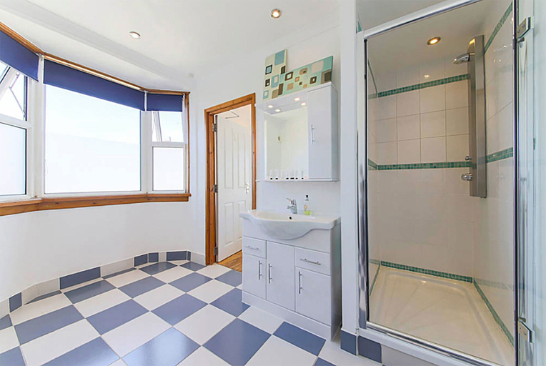 Bathroom 3, Reef Lodge Apartments, Cornwall