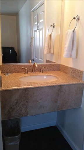 Bathroom 5, The Virginia Lodge, Fairfax