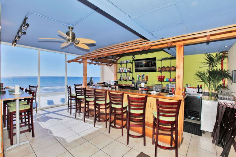 Food & Drinks, Tidewater by Forehand Rentals, Bay