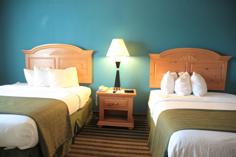 Bedroom 3, American Inn and Suites Peosta, IA, Dubuque