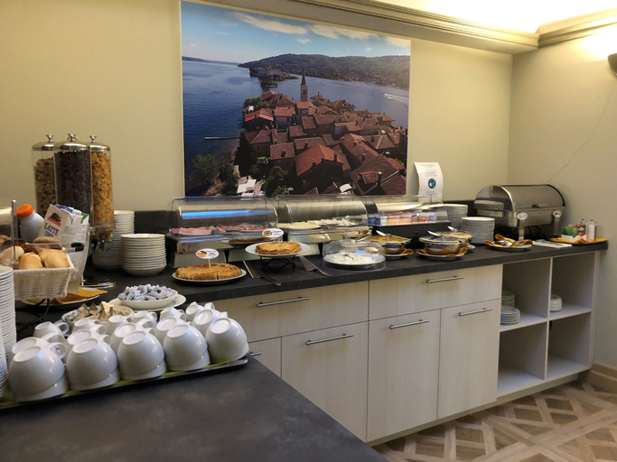 Food & Drinks 5, Crystal Hotel Varese, Varese