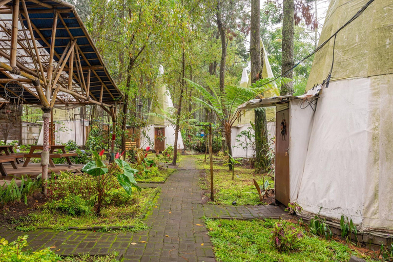 Exterior & Views 2, RedDoorz @ Apache Camp, Malang
