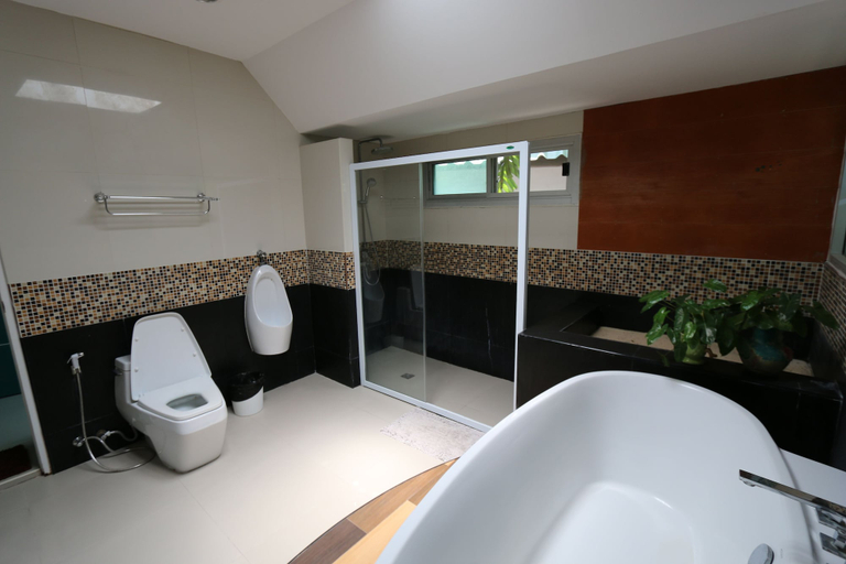 Bathroom 4, Marine Chaweng Beach Resort, Ko Samui