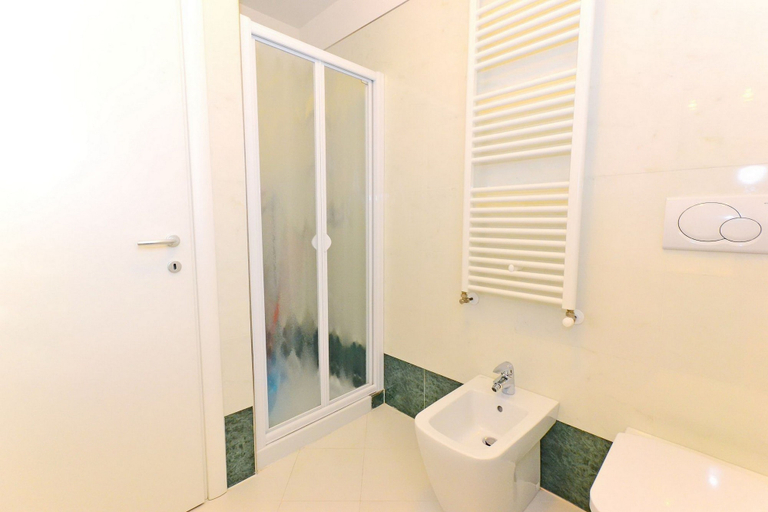 Bathroom 4, Residence Sky, Udine