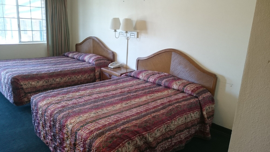 Bedroom 3, Tri-State Inn, Mohave