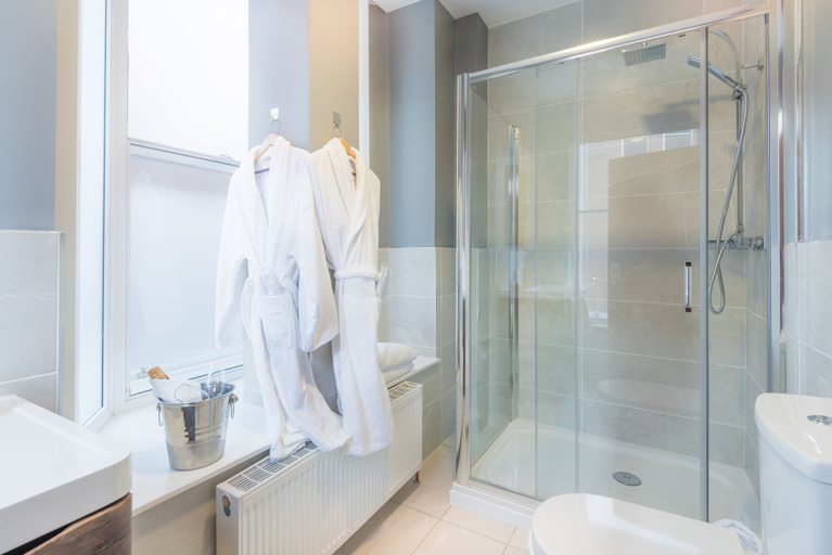 Bathroom 4, Shipquay Boutique Hotel, Derry and Strabane