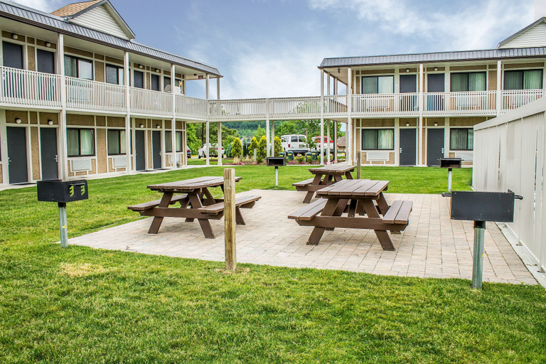 Exterior & Views 1, Quality Inn Cambridge, Guernsey