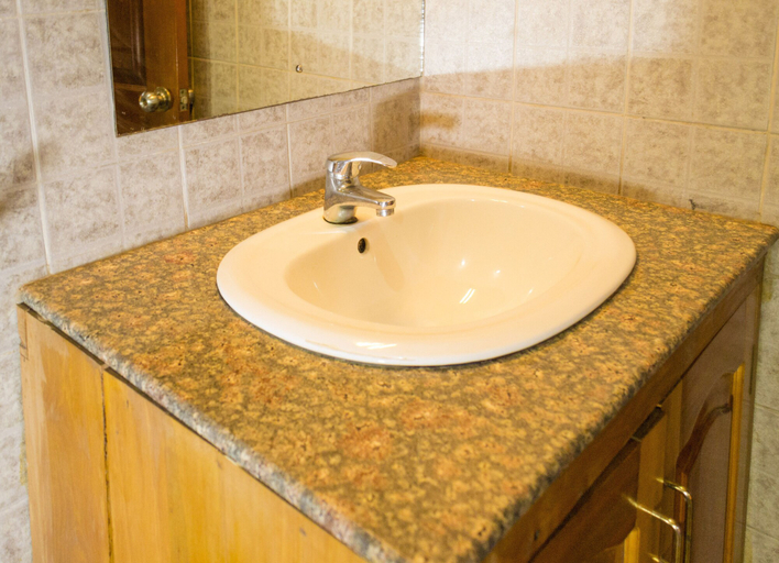 Bathroom 3, Matsiko Gardens and Hotel, Kampala