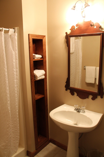 Bathroom 3, Cedar Creek, Franklin