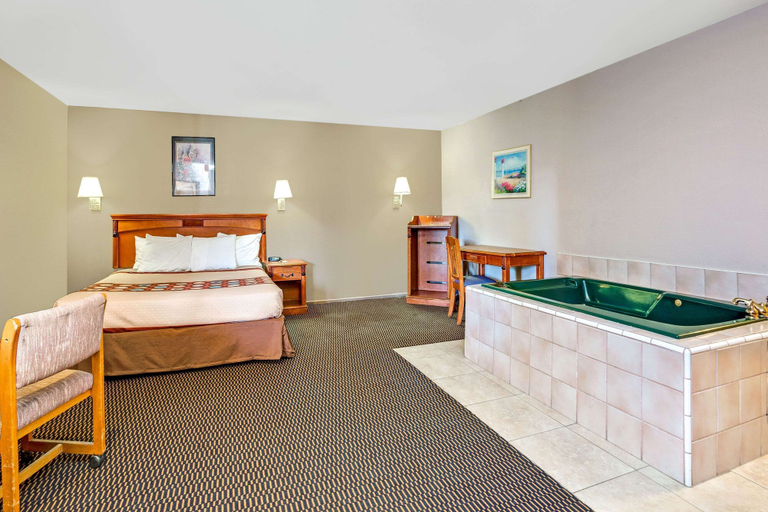Bedroom 3, Super 8 by Wyndham Upland Ontario CA, San Bernardino