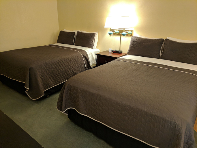 Bedroom 4, Lakeview Motel, Kern