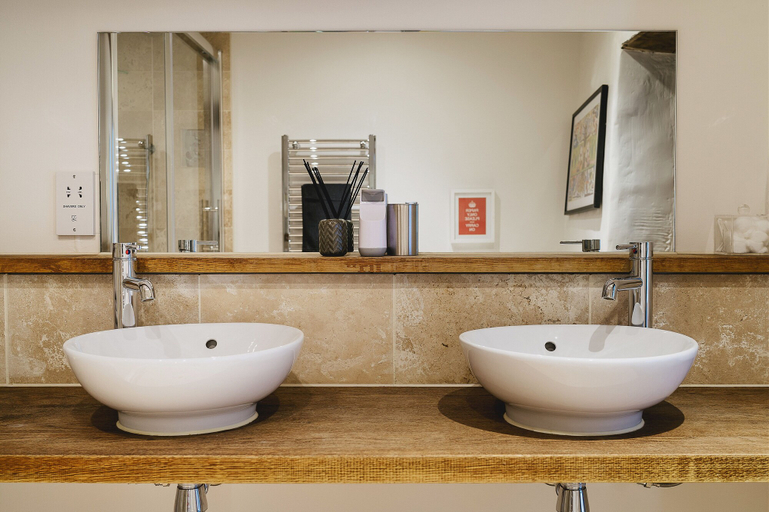 Bathroom 3, Weeke Barton, Devon
