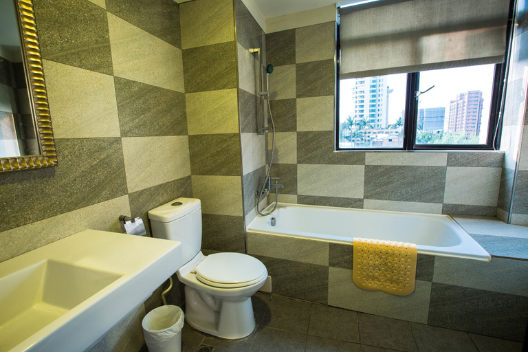 Bathroom 3, Luckynews Classic Hotel, Taoyuan
