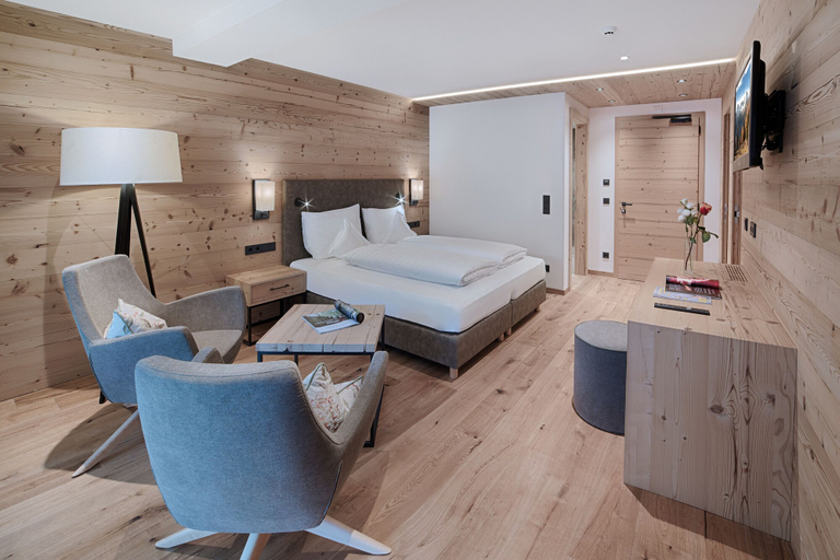 Bedroom 2, Alpenblick Hotel, Bolzano