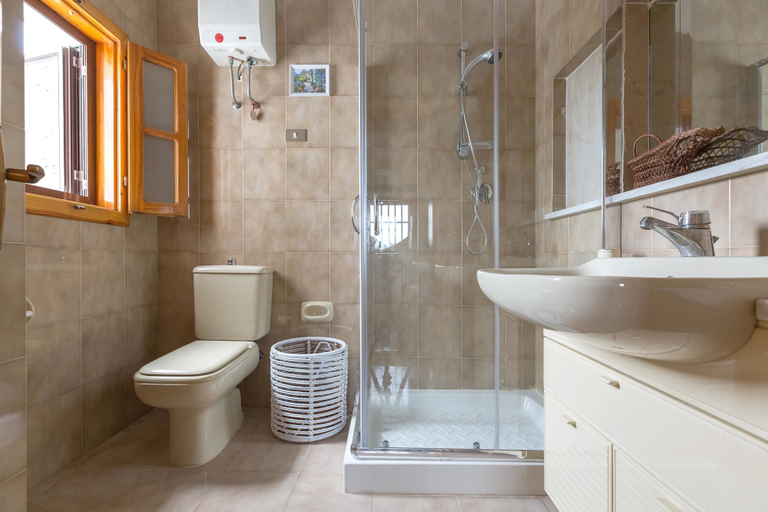 Bathroom 4, Villa Isabò, Bari