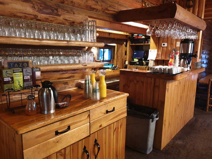 Food & Drinks 4, 320 Guest Ranch, Gallatin