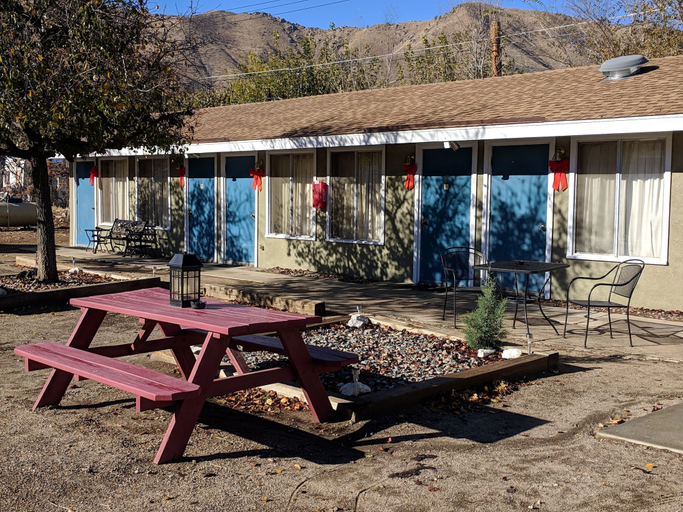 Exterior & Views 2, Lakeview Motel, Kern