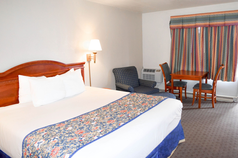 Bedroom 3, Attleboro Motor Inn, Bristol