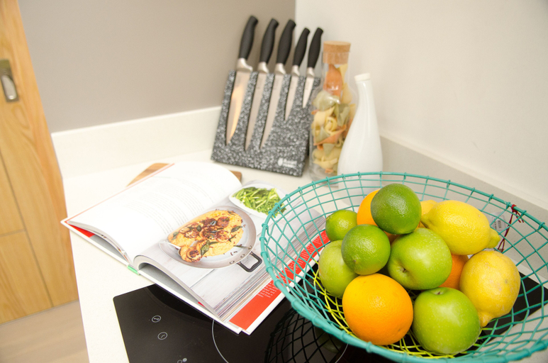 Food & Drinks, Terlon Apartments, Sefton