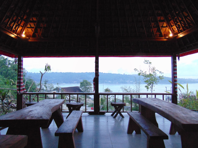 Exterior & Views 27