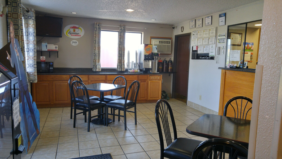 Food & Drinks 5, Super 8 by Wyndham Waynesboro, Waynesboro
