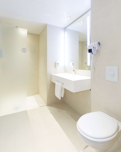 Bathroom 5, CAMPANILE METZ NORD - Woippy, Moselle