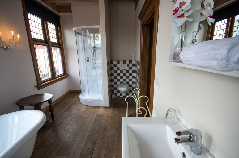 Bathroom 4, King's Inn City Hostel - Hotel Alkmaar - Hostel, Alkmaar