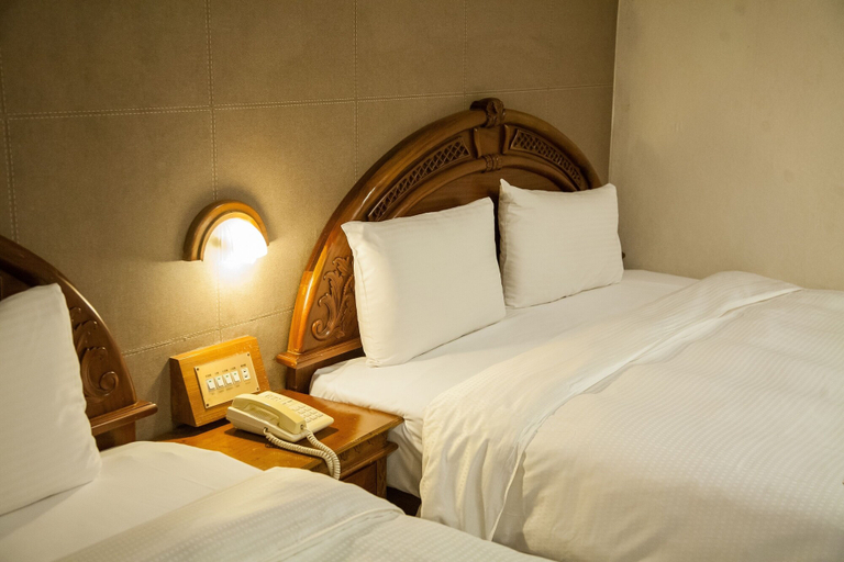 Bedroom 3, Mei Jia Mei Hotel, Yilan