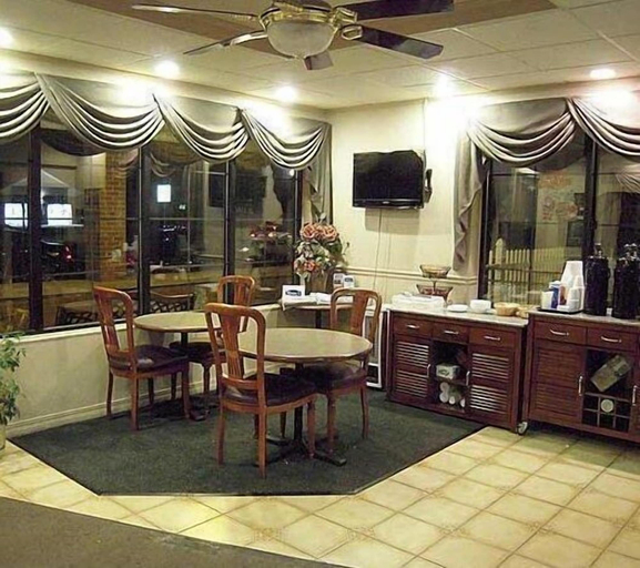 Food & Drinks, Colonie inn and Suites, Albany