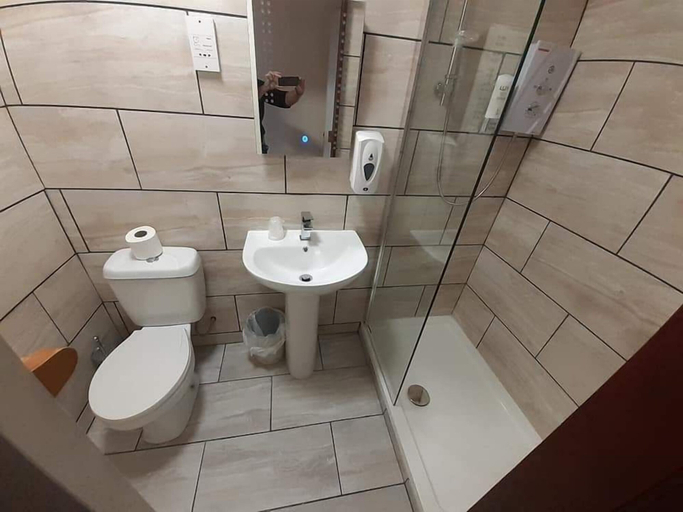 Bathroom 4, Hotel Port Dinorwic, Gwynedd