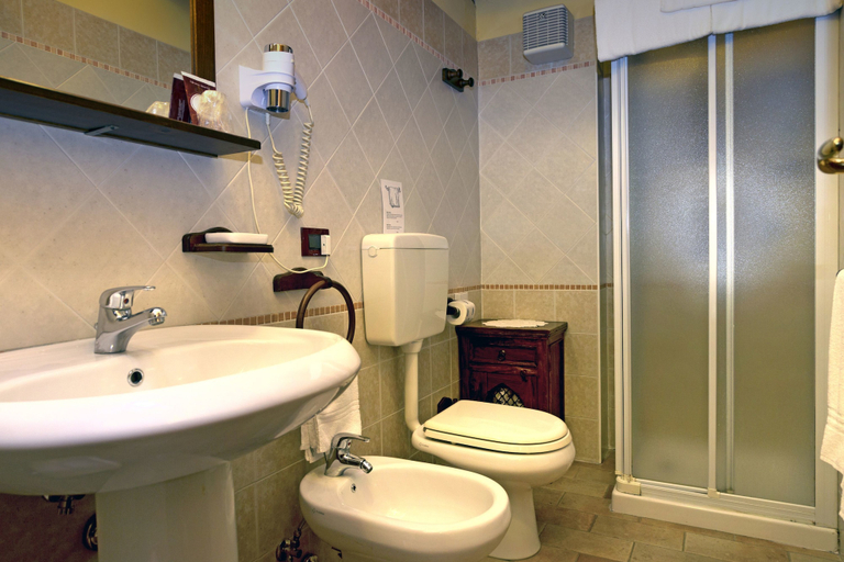 Bathroom 3, Hotel Antico Casale, Ferrara