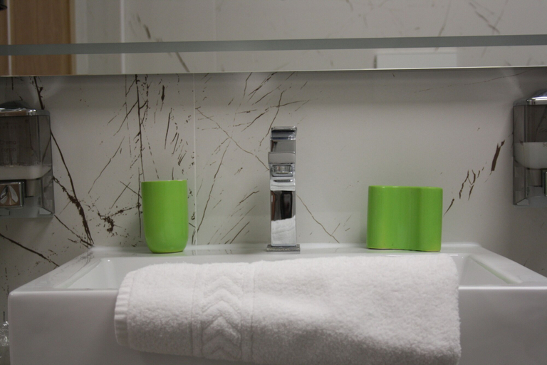 Bathroom 5, Morello Beach Hotel, Lecce