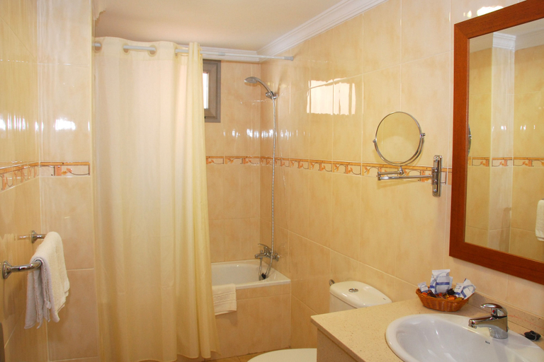 Bathroom 4, Hotel Pujol, Las Palmas