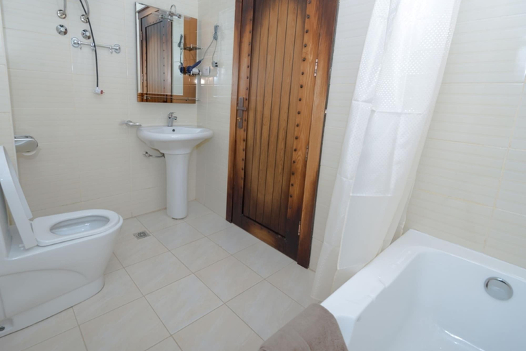 Bathroom 3, Wudasie Castle Hotel, Addis Abeba