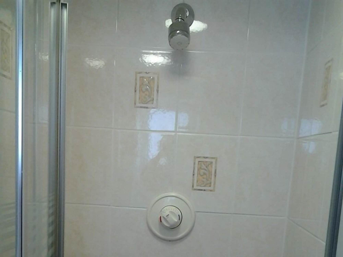 Bathroom 4, Le Maitre, Sefton