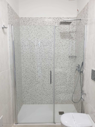 Bathroom 5, Hotel Aurora, Lecce