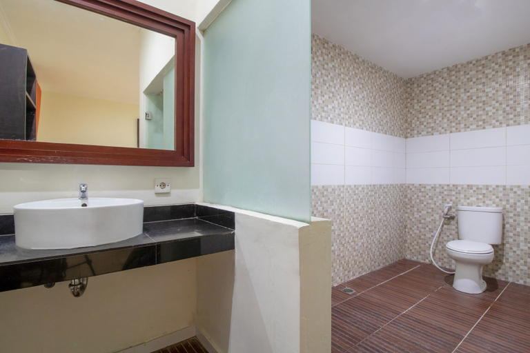 Bathroom 4, Flagship 2688 Guntur Hotel, Denpasar