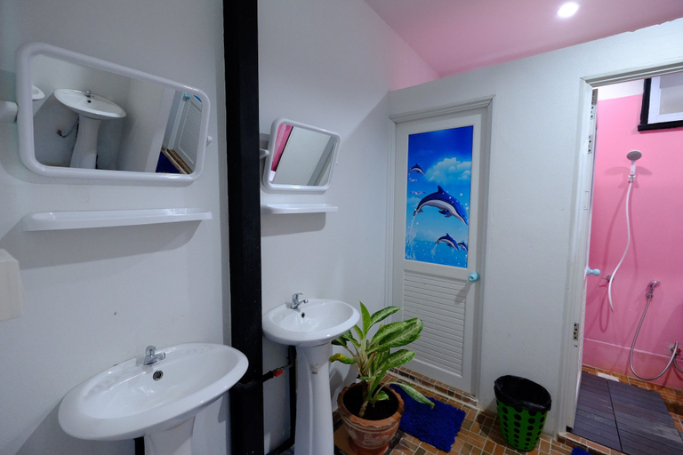 Bathroom 4, Sang Chan Hostel, Muang Satun