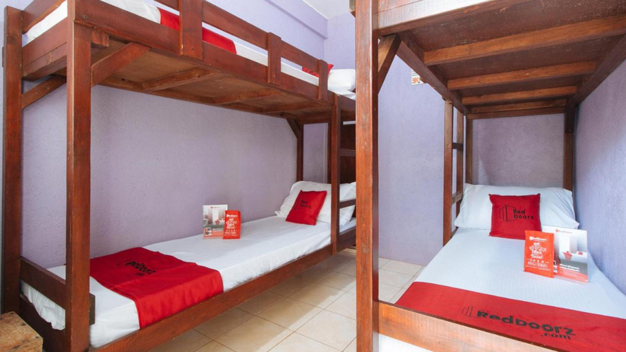 Bedroom 5, RedDoorz @ Golden Travellers Inn Antique, San Jose