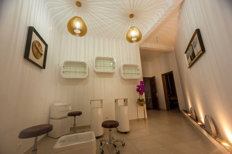 Bathroom 4, Arotel SPA, Vakinankaratra