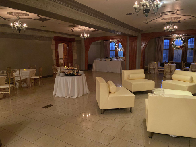 Food & Drinks 5, The Tudor Arms Hotel Cleveland - a DoubleTree by Hilton, Cuyahoga