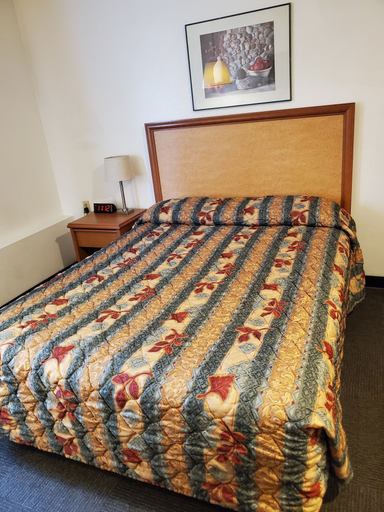 Bedroom 3, Apple Tree Inn, Spokane