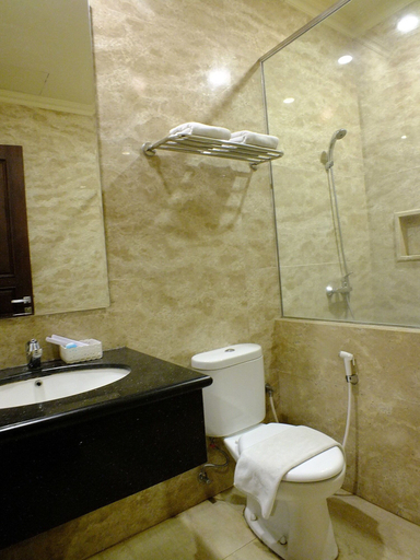 Bathroom 4, Apple Green Hotel, Malang