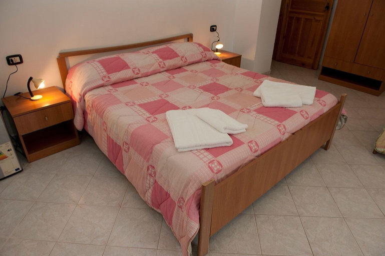 Bedroom 2, Agriturismo Eucalipto, Salerno