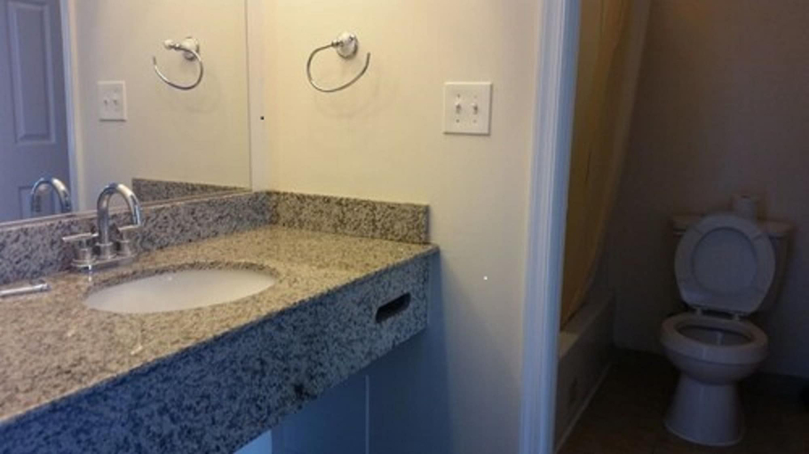 Bathroom 5, The Virginia Lodge, Fairfax